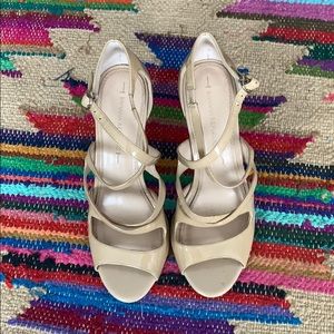 Banana Republic Neutral Crisscross Heels 💃